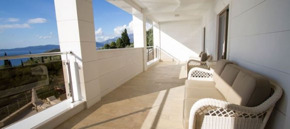 4 bedrooms Commercial property in Budva, Montenegro No. 159 17