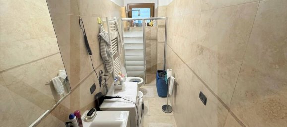 Apartamento de 2 habitaciónes en Bari, Italy No. 17758 4