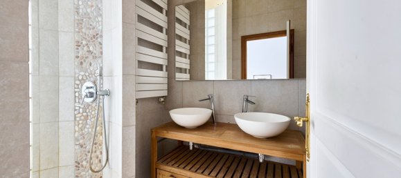 3 bedrooms House in Paris, France No. 180477 9