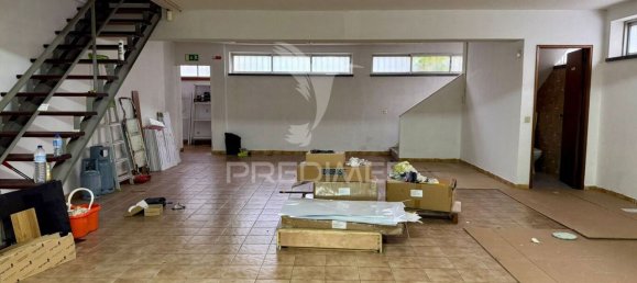 Oficina en Fatima, Portugal 174 m² No. 85690 9