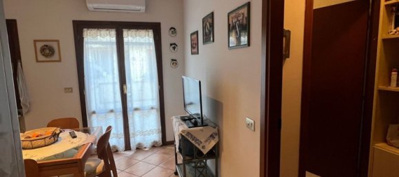 Дом с 10 комнатами в Карминьяно, Италия № 48805 5