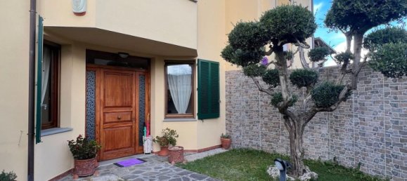 Дом с 10 комнатами в Карминьяно, Италия № 48805 2