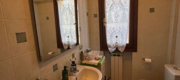 Дом с 10 комнатами в Карминьяно, Италия № 48805 7