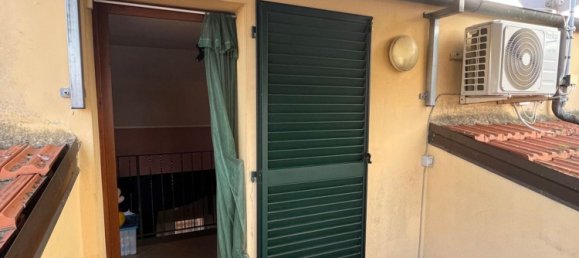 Дом с 10 комнатами в Карминьяно, Италия № 48805 10