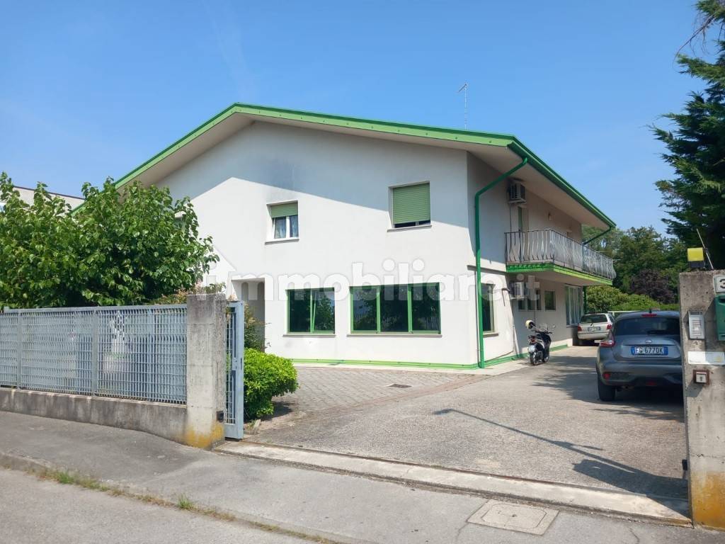  مستودع في Gorizia, Italy 602متر مربع رقم 342979