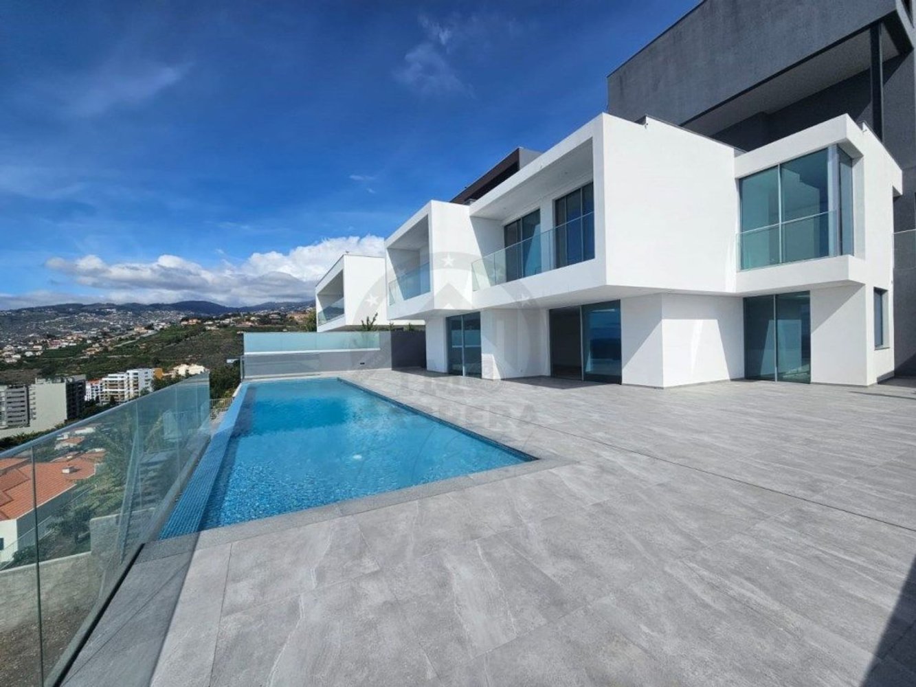 4 bedrooms Villa in Funchal, Portugal No. 219577