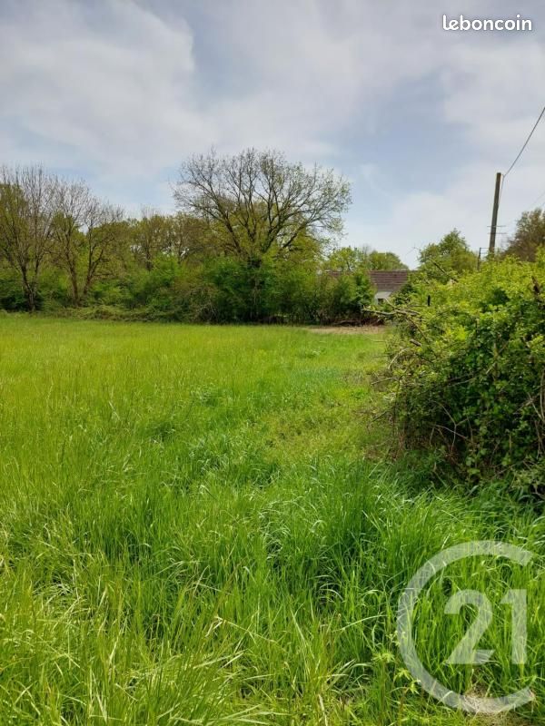 9522m² Land in Neuillay-les-Bois, France No. 93362