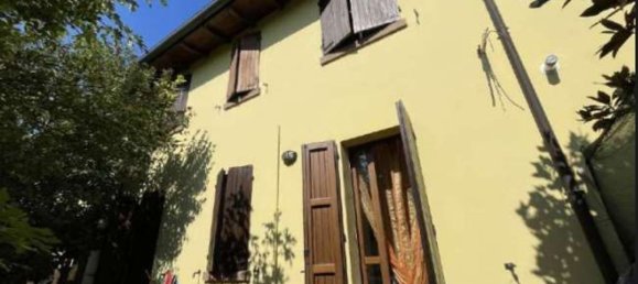 7 rooms House in Cento, Italy No. 277595 3