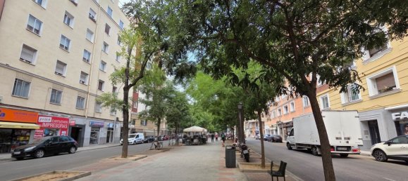 Apartamento de 3 dormitorios en Madrid, Spain No. 169015 3