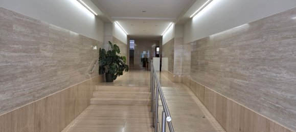 Apartamento de 3 dormitorios en Madrid, Spain No. 169015 5