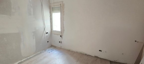 Apartamento de 3 dormitorios en Madrid, Spain No. 169015 9