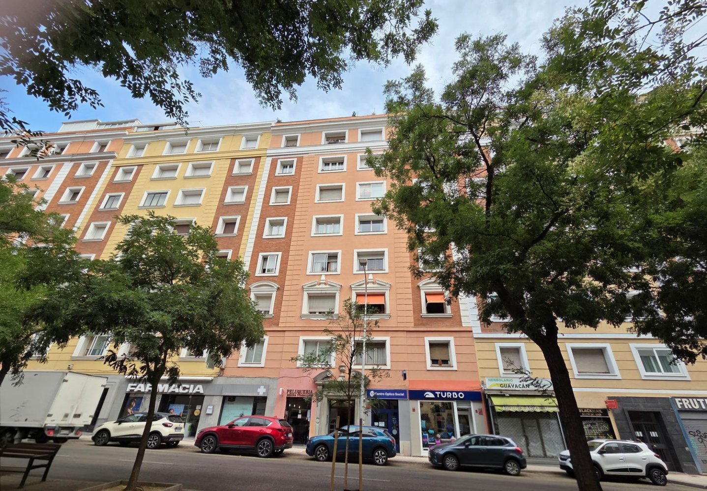 Apartamento de 3 dormitorios en Madrid, Spain No. 169015