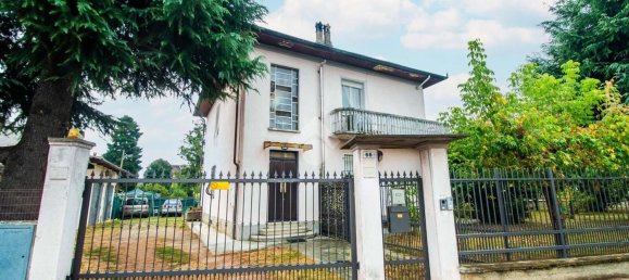 Apartamento de 4 dormitorios en Turin, Italy No. 323129 35