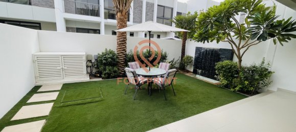 5 bedrooms Townhouse in Dubai, UAE No. 24448 2