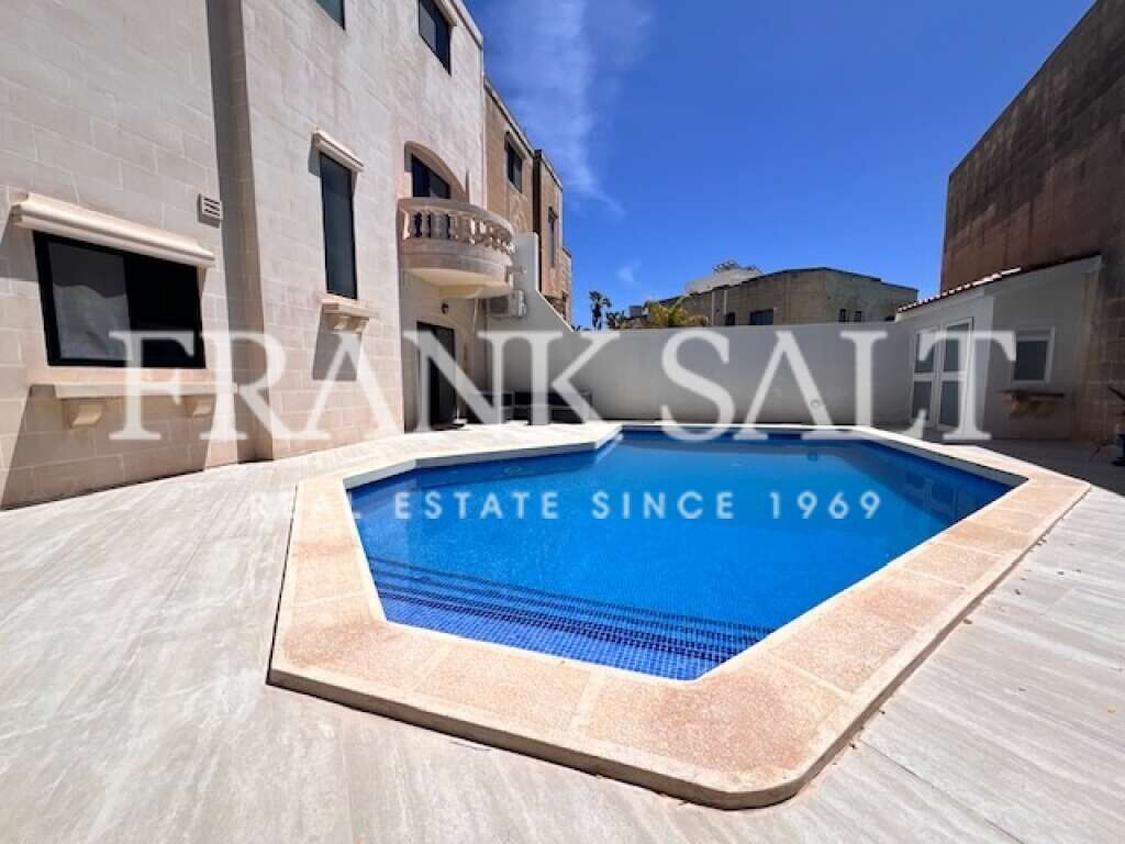 4 bedrooms Villa in Swieqi, Malta No. 6425