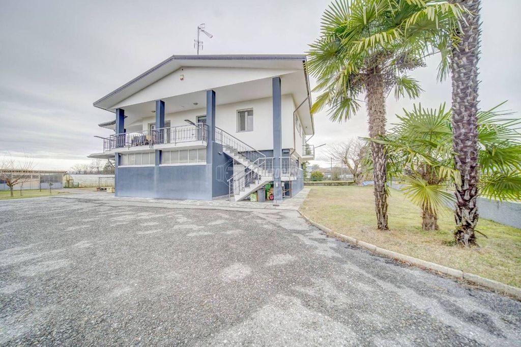 Villa T2 em Sesto Calende, Italy N.º 170617