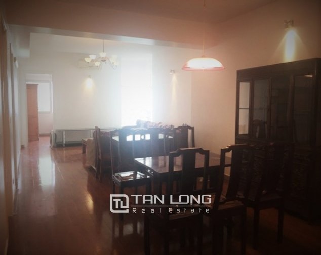 Apartamento de 3 dormitorios en Tay Ho, Vietnam No. 2913