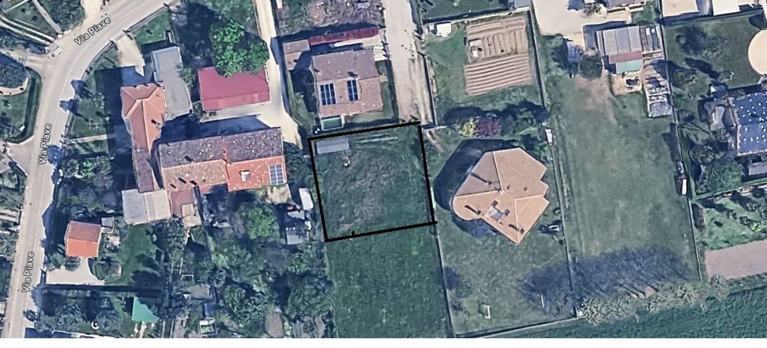  Land in Pordenone, Italy No. 331830