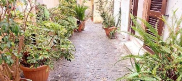 4 bedrooms House in Fiumefreddo Bruzio, Italy No. 262003 2