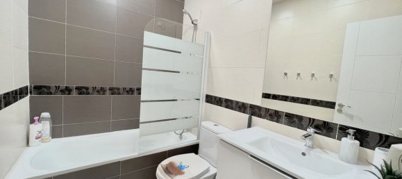 Apartamento de 15 dormitorios en Málaga, Spain No. 29798 10