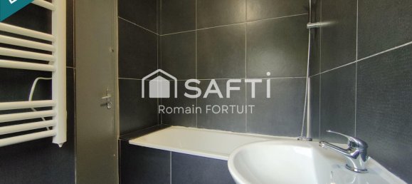 3 bedrooms House in Roeulx, France No. 70142 5