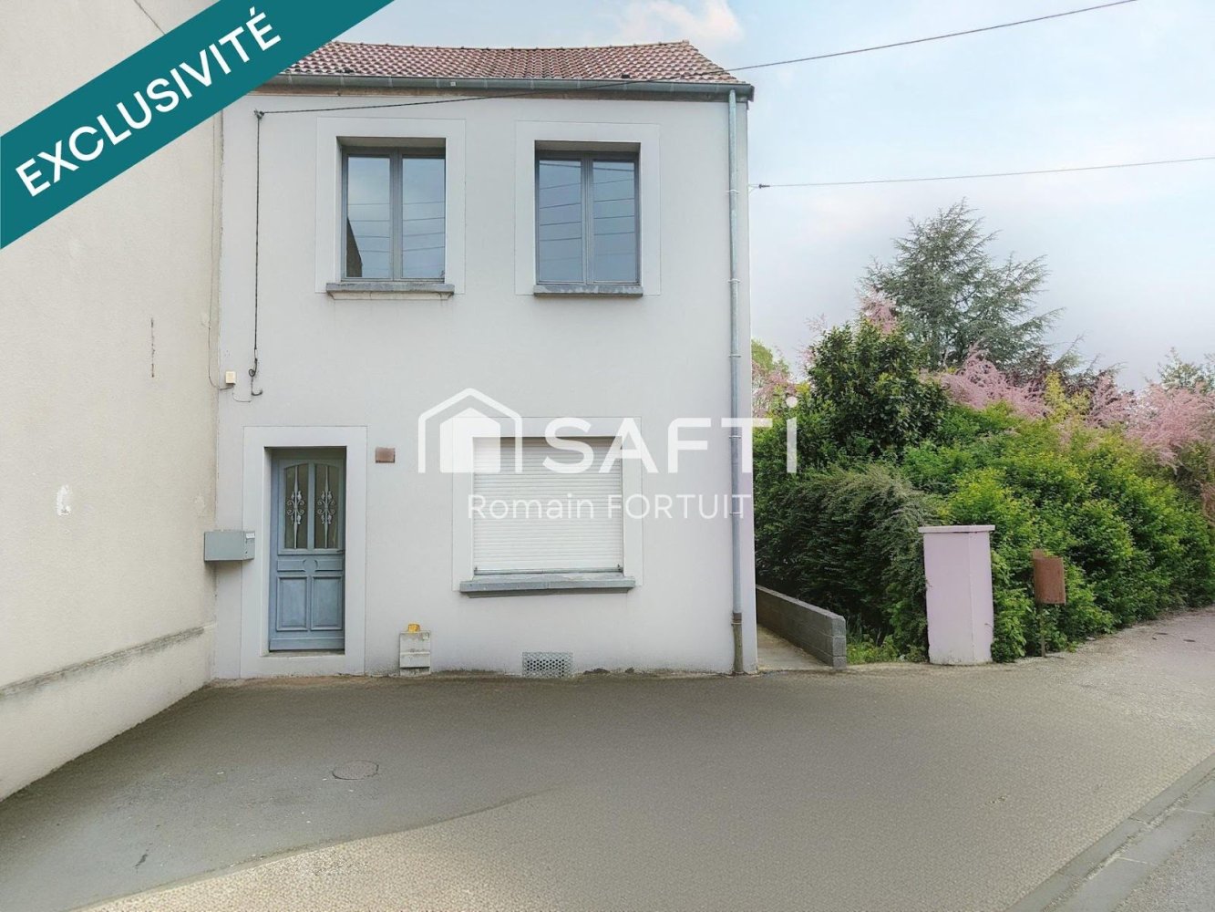 3 bedrooms House in Roeulx, France No. 70142