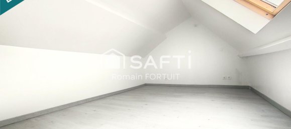 3 bedrooms House in Roeulx, France No. 70142 8