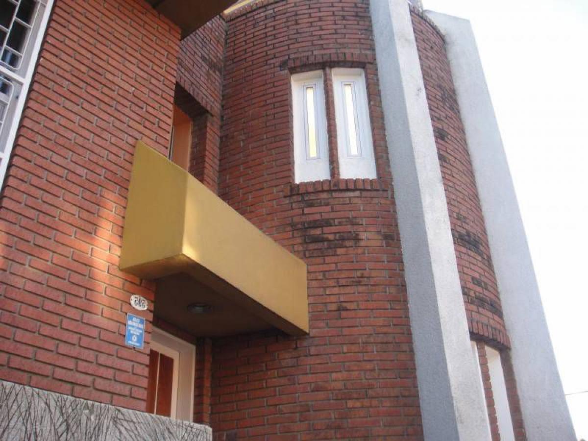 5 bedrooms House in Buenos Aires, Argentina No. 102215