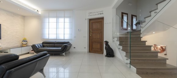 Villa de 5 habitaciónes en Lainate, Italy No. 22911 6