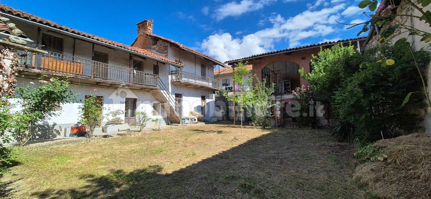 3 bedrooms House in Frossasco, Italy No. 133537