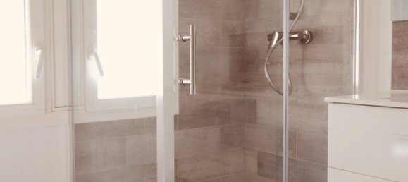 171m² Building in Eybens, France No. 240076 10