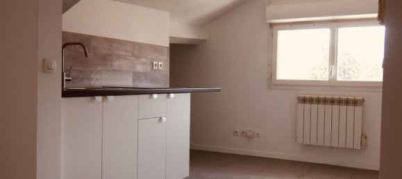 171m² Building in Eybens, France No. 240076 5