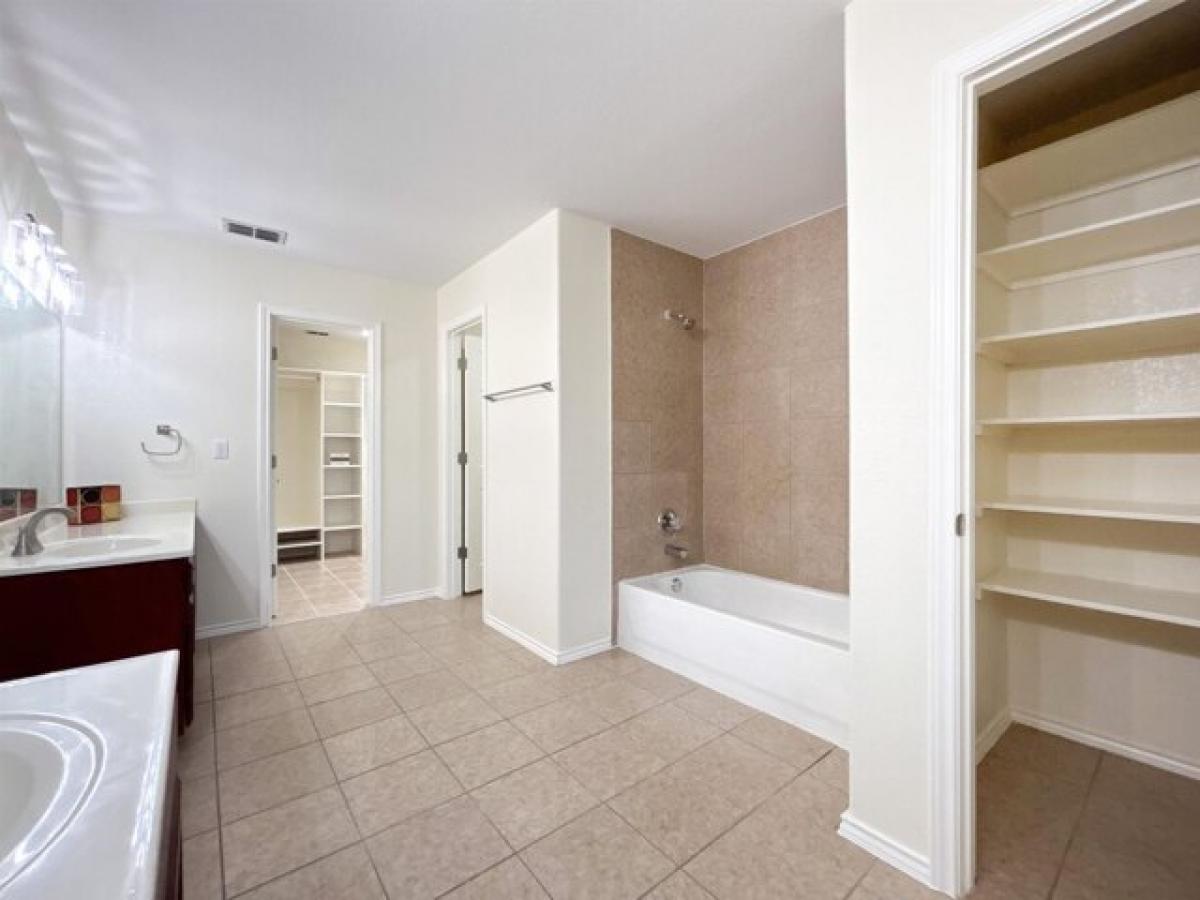 Дом с 4 спальнями в Ларедо, США № 385502