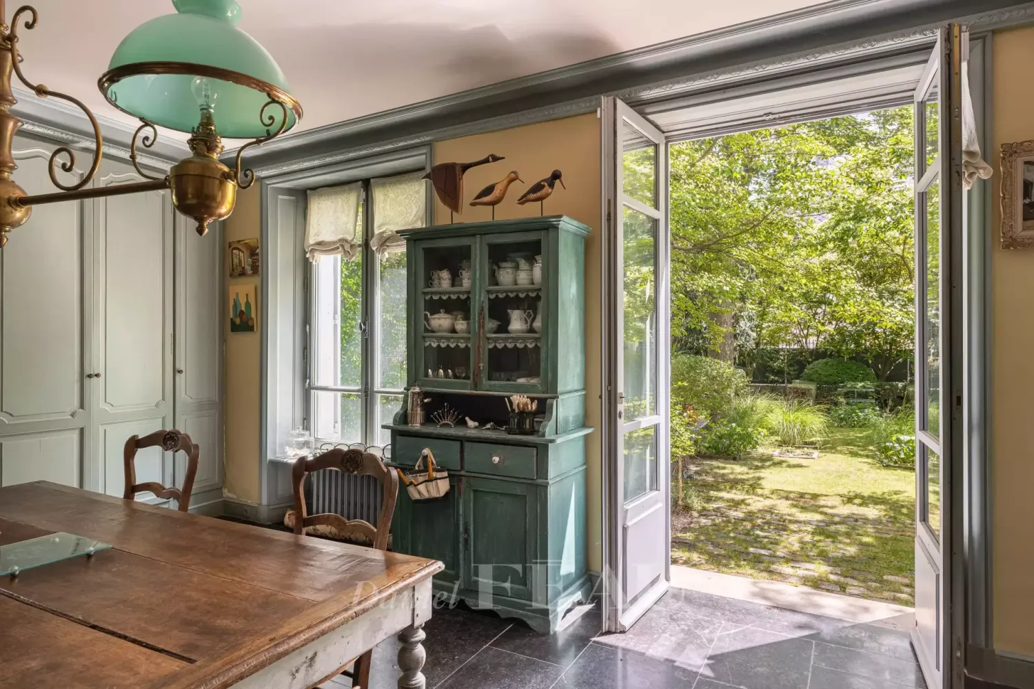 5 bedrooms House in Paris, France No. 139727