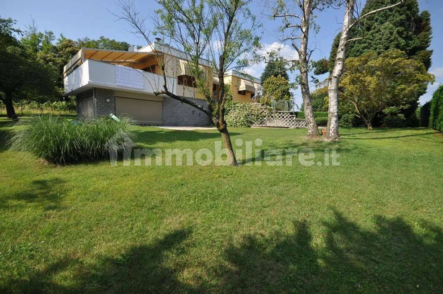 3 bedrooms Villa in Brebbia, Italy No. 333100