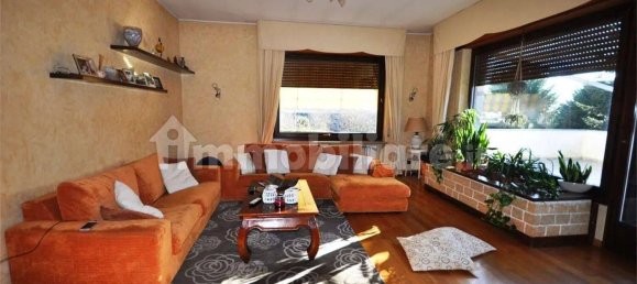 3 bedrooms Villa in Brebbia, Italy No. 333100 6