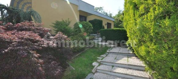 3 bedrooms Villa in Brebbia, Italy No. 333100 4