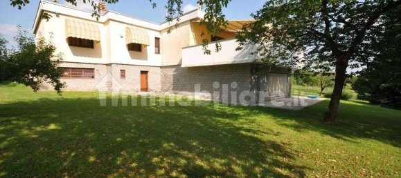 3 bedrooms Villa in Brebbia, Italy No. 333100 2