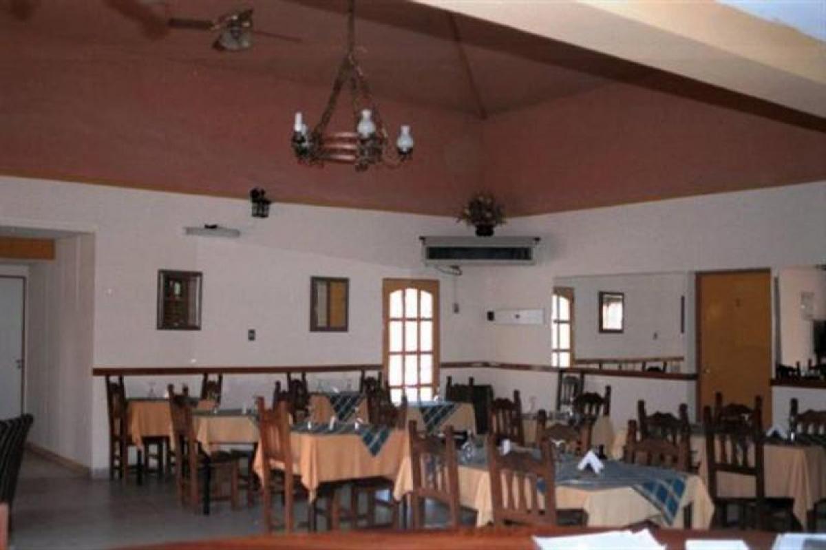 1000m² Building in Neuquen, Argentina No. 107240