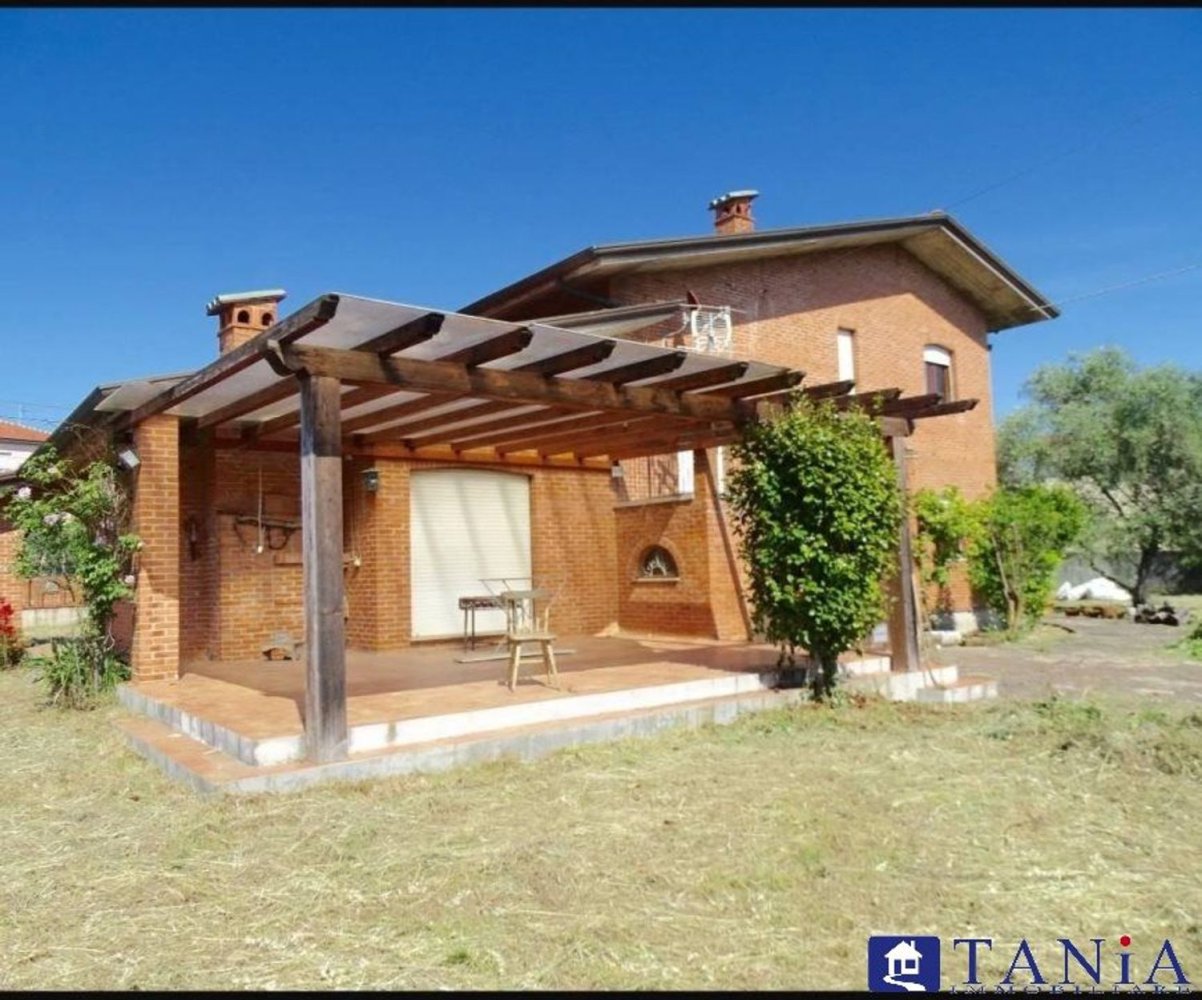 Вилла с 6 спальнями в Луни, Италия № 85925