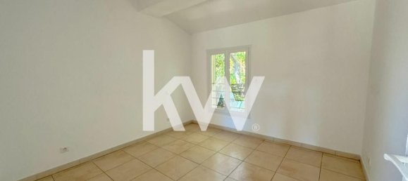 Villa de 3 dormitorios en Nimes, France No. 299702 12