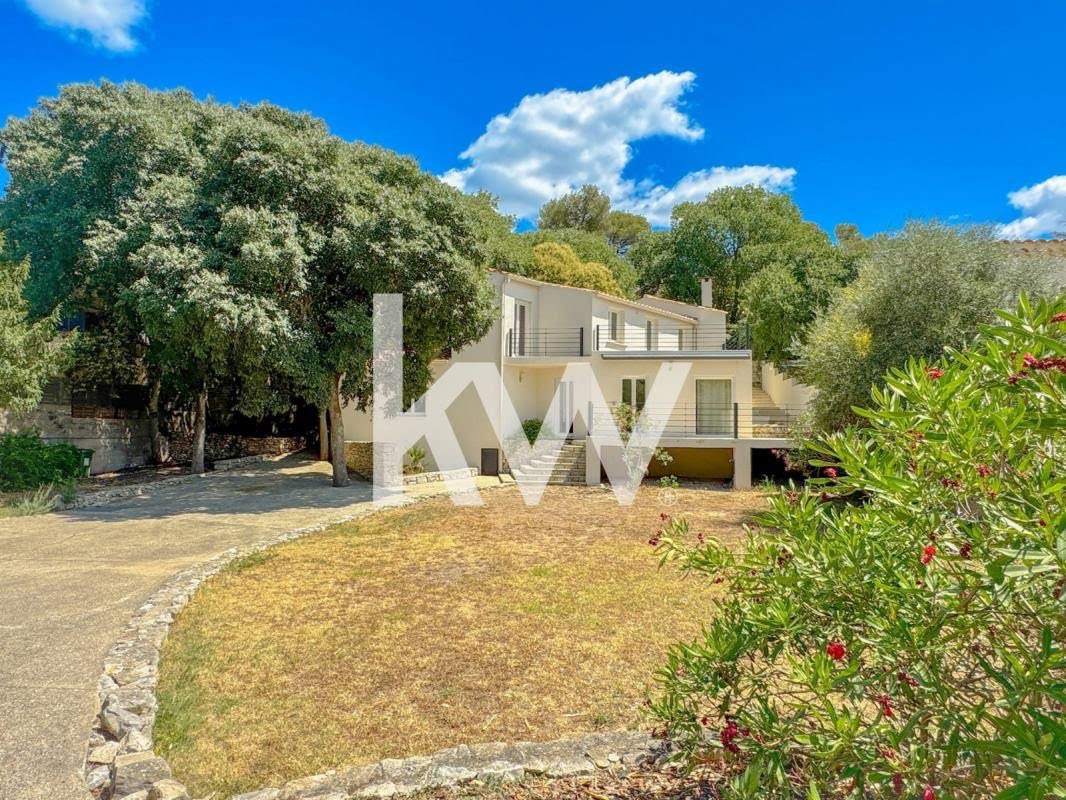 Villa de 3 dormitorios en Nimes, France No. 299702