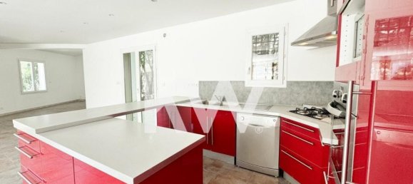 Villa de 3 dormitorios en Nimes, France No. 299702 8