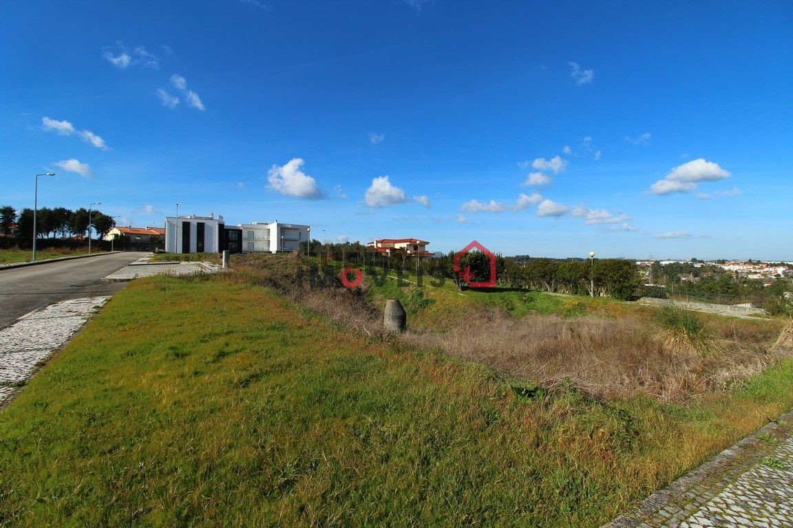  Land in Batalha, Portugal No. 336215