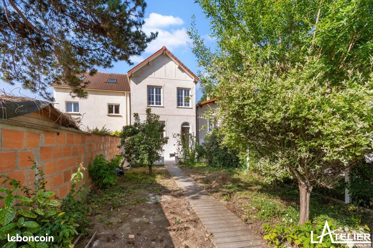 3 bedrooms House in Saint-Germain-en-Laye, France No. 319494