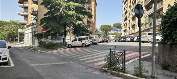  مرآب في Rome, Italy 72متر مربع رقم 154070 10