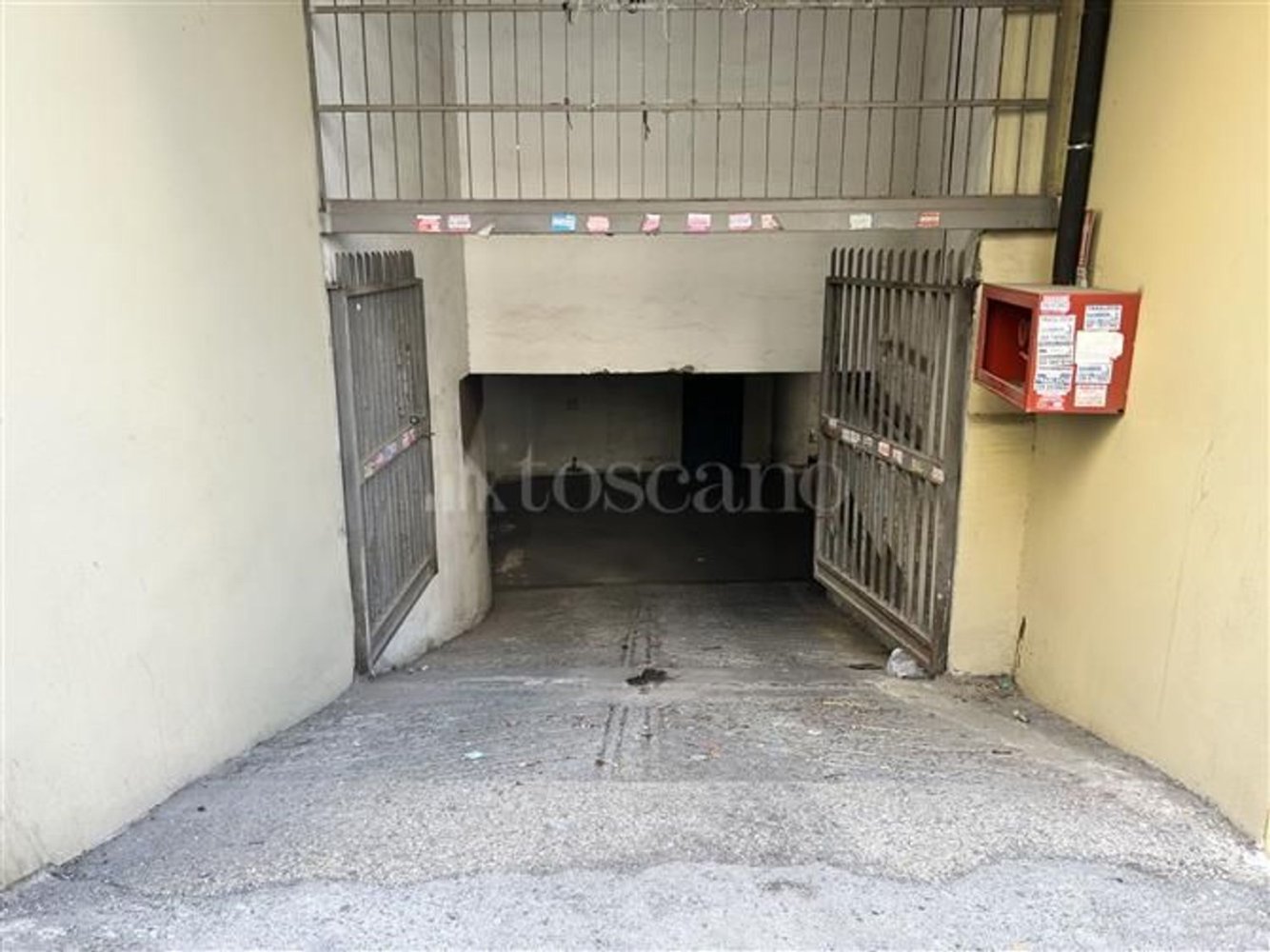  مرآب في Rome, Italy 72متر مربع رقم 154070