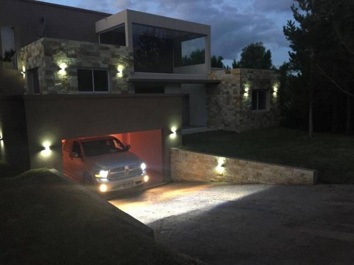 Дом с 5 спальнями в Мар-дель-Плата, Аргентина № 78018