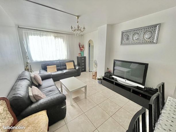 2 bedrooms Apartment in Bagnolet, France No. 309475