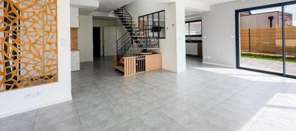 5 bedrooms House in Le Mans, France No. 313597 2